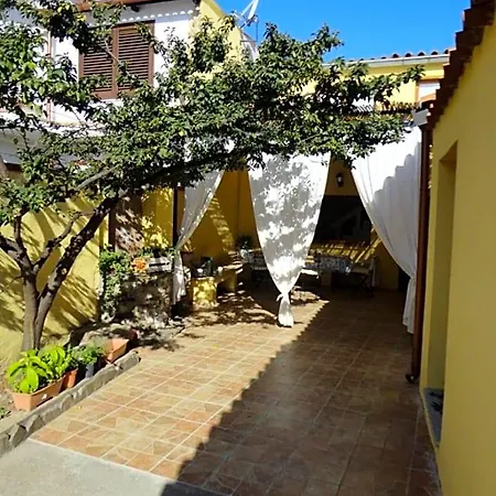 Domu Incanto Sa Domu Sarrabesa Bed & Breakfast